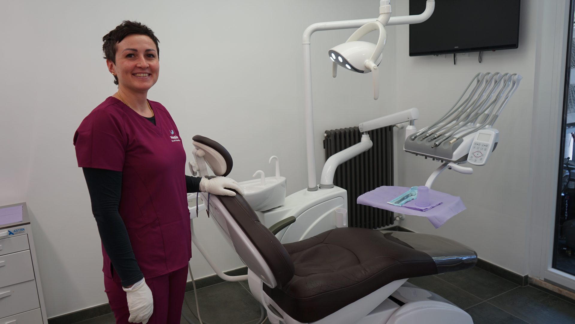 Dental hygienist at Nea Bios Dental Clinic