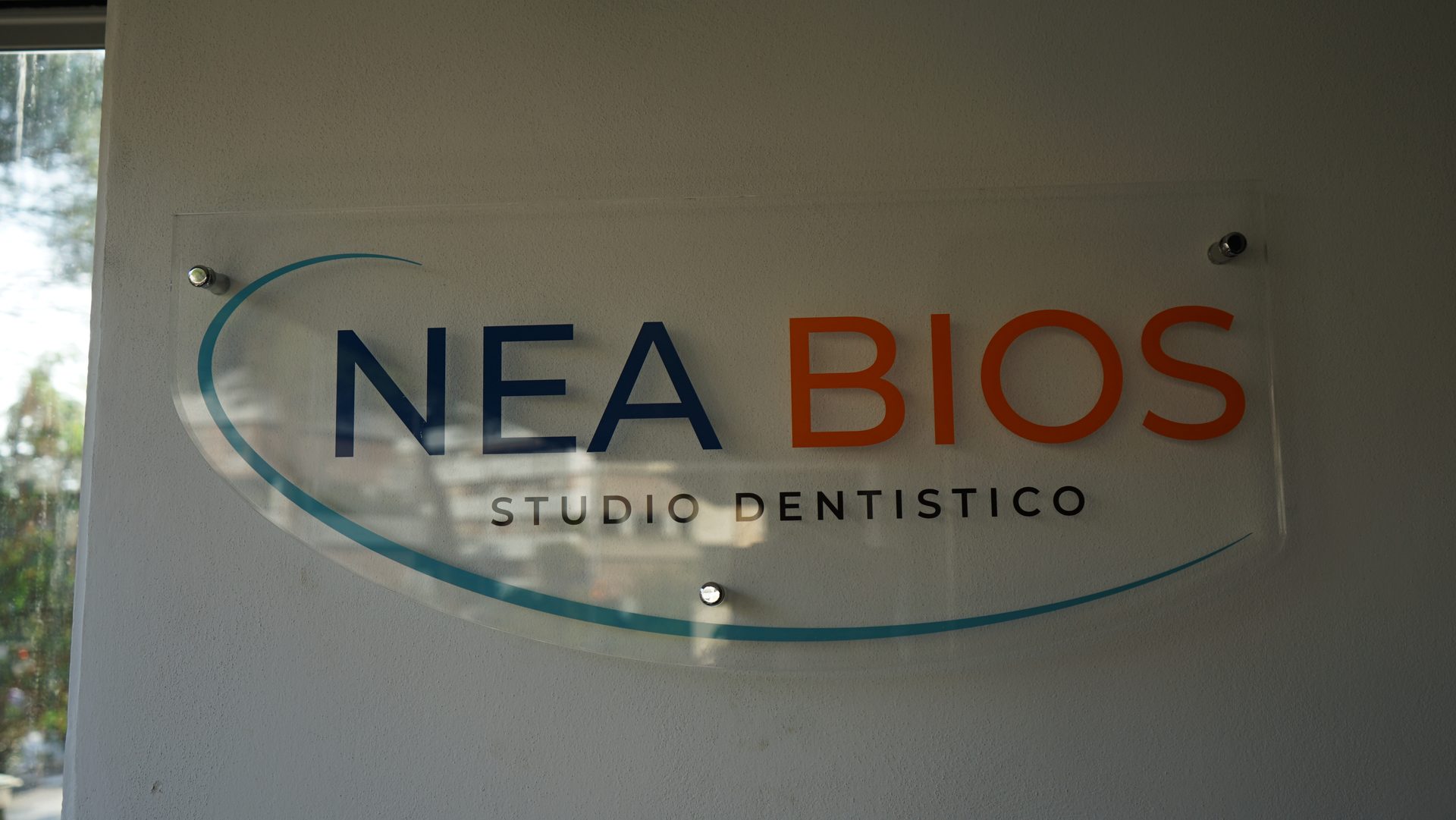 Sign of Nea Bios Dental Clinic in Rome EUR