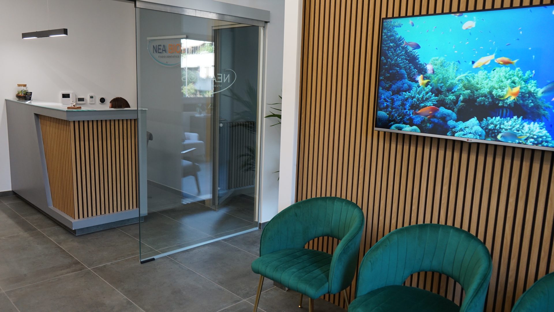 Waiting room and reception of the dentist in Rome EUR