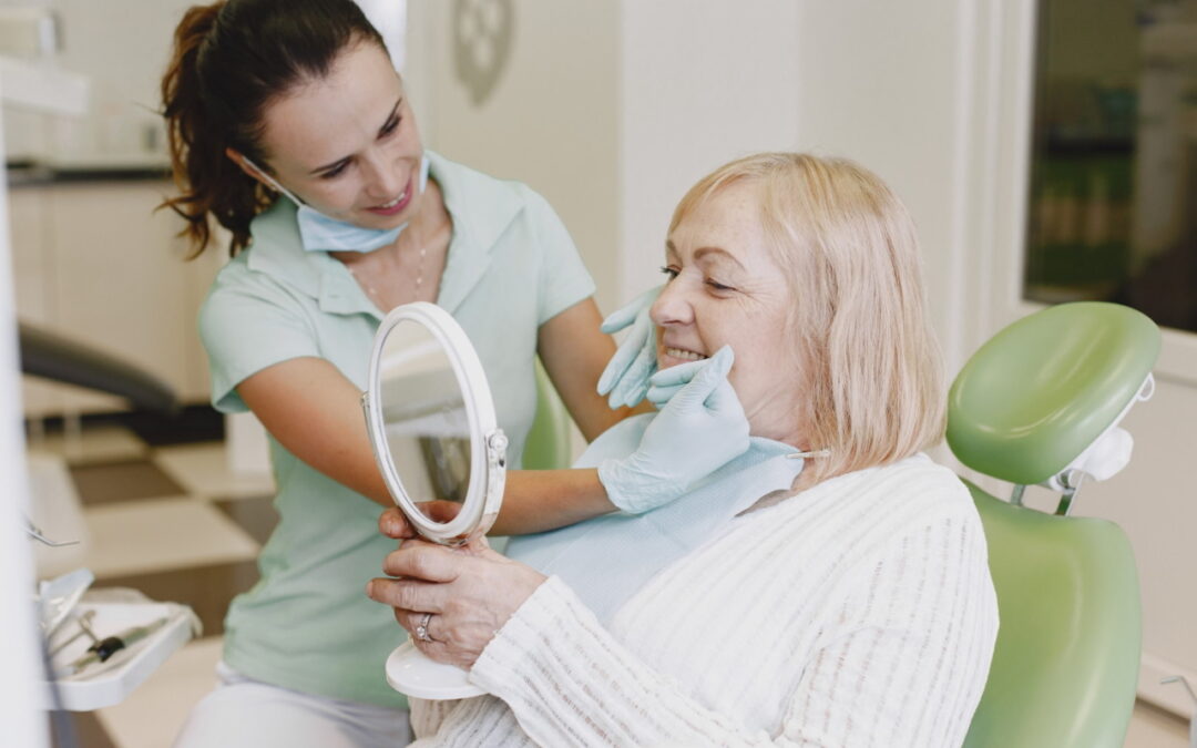 Filler e trattamenti estetici del viso: cosa può fare il dentista?